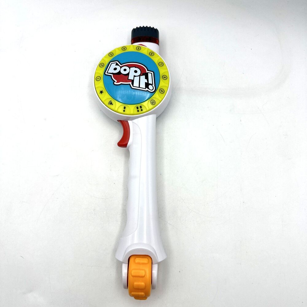 Bop It Free Style Handheld Game Hasbro White Bop It Roll It Shout It-WORKING